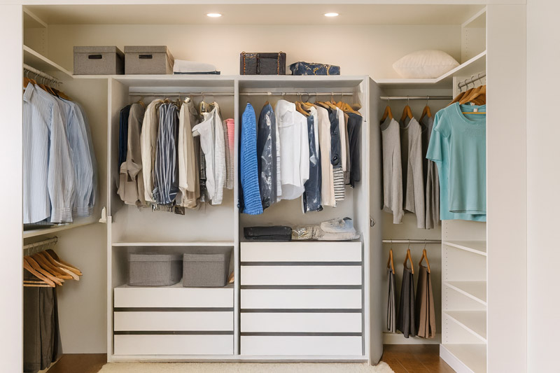 Top Features to Include in Modern Custom Closets
